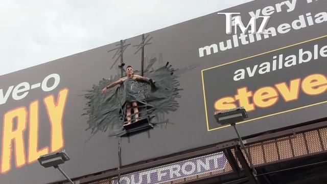 Steve-O Duct Tapes Himself to Hollywood Billboard to Promote Project | TMZ смотреть онлайн