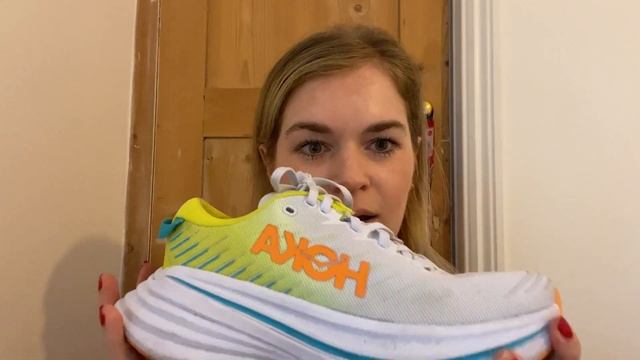 Hoka Bondi X Review: Four runners test the carbon plate shoe смотреть онлайн