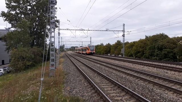Прикольный стук колёс дизель-поезд на коротких рельсах на о.п. Лиллекюла. смотреть онлайн