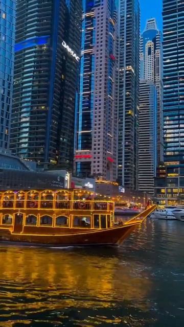 Дубай Вечерняя прогулка по водному каналу смотреть онлайн