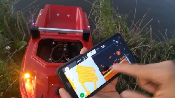 Автопилот UNIBOAT+Deeper Chirp делают карту глубин заданной области водоема.