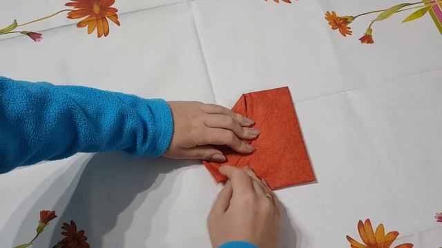 Как сложить красиву салфетку цветок, Servietten falten eine Blüte смотреть онлайн