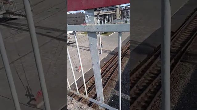 ВЛ10 НА ВОКЗАЛЕ ТЮМЕНЬ.ШОК ПОРОВОЗИЙ ГУДОК смотреть онлайн