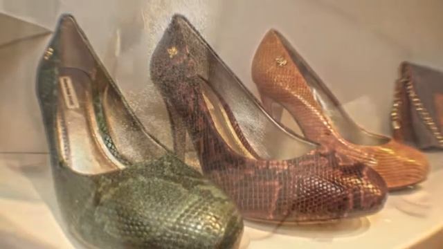 HEAVENLY HEELS IS OPEN FOR BUSINESS смотреть онлайн