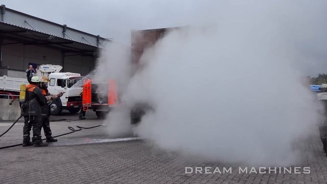 Mercedes L1519 Kurzhauber LAF1113 Feuerwehr Hamburg Historischer Löschzug Einsatz - DREAM MACHINES смотреть онлайн