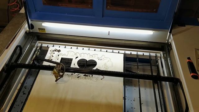 Резка на лазерном станке. ELIXMATE NG 1060 W - СО2 смотреть онлайн