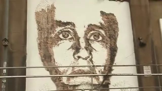 Don't Panic Posters - BBC London смотреть онлайн