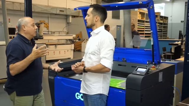 Nueva máquina de corte y grabado láser S400 de la GCC смотреть онлайн