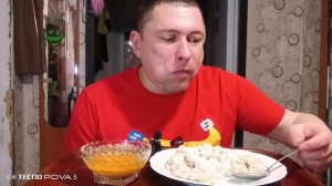 мукбанг/обжор/пельмени и кабачковая икра/