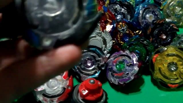 МОЯ КОЛЛЕКЦИЯ БЕЙБЛЕЙД . САМАЯ НИЩАЯ КОЛЛЕКЦИЯ НА ЮТУБЕ . BEYBLADE BURST
