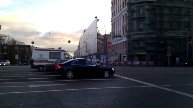 ДПС остановило СКОРУЮ для проезда чиновника смотреть онлайн