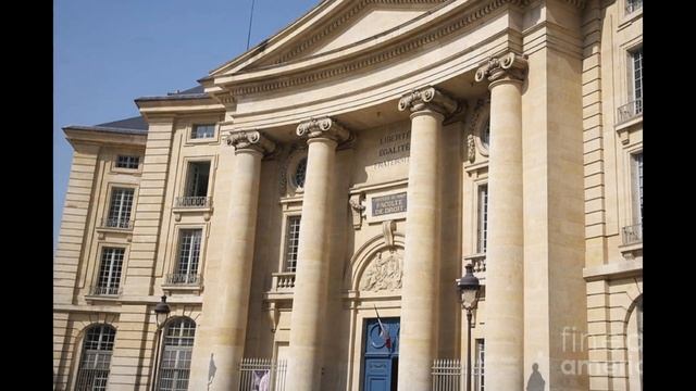 The American University of Paris смотреть онлайн