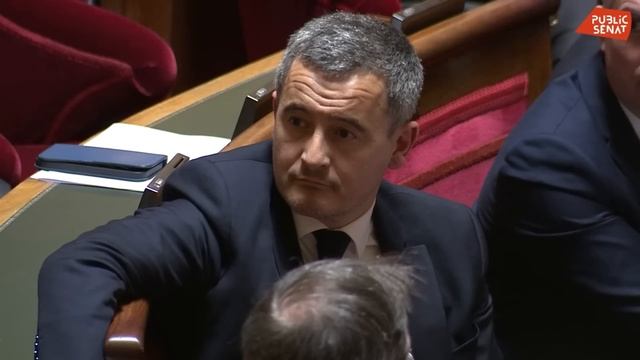 "Dans quel pays, après avoir mis deux manifestants dans le coma, on ne s’interroge pas ?" смотреть онлайн