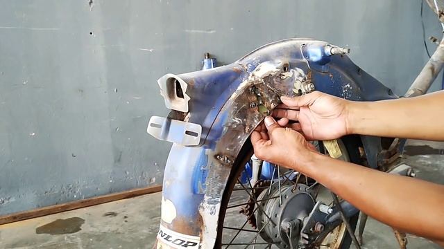 Restoration Abandoned Motorcycle Honda C70 смотреть онлайн