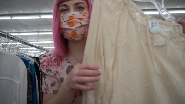 Come Thrifting With Me for COTTAGECORE | Clothing and Home Decor + Try on Thrift Haul смотреть онлайн
