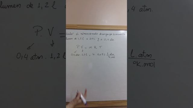 Hallar número de moles a partir de Presión, Volumen y Temperatura dados смотреть онлайн