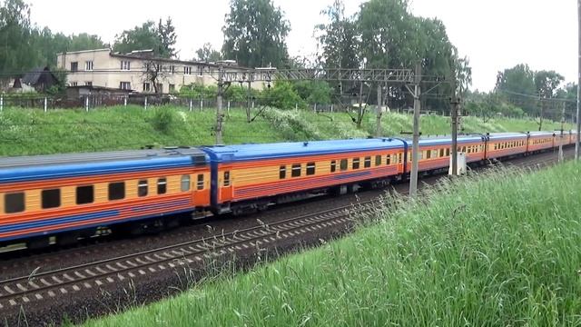 Электровоз ЭП2К-157 с поездом №019 «Мегаполис» смотреть онлайн