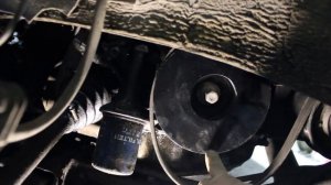 Как открутить или затянуть болт шкива коленвала. Петля на ремне - универсальный метод для всех авто.