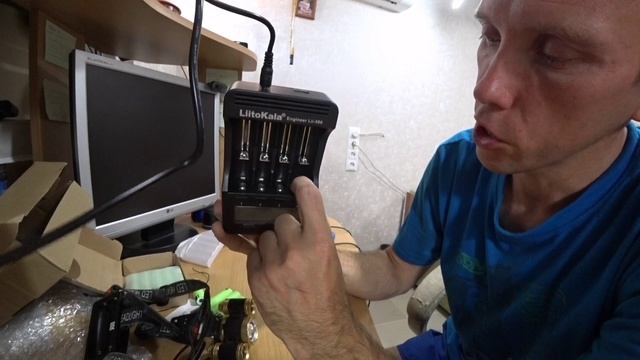 Пасылка с Китая акб 18650 и зарядное устройство