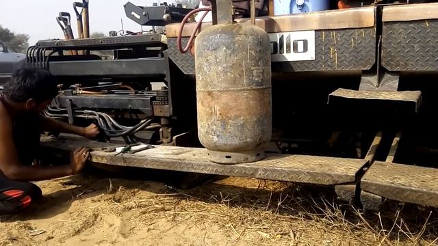 When use Paver at site for Laying bitumen Paver heating with cylinder min. Time 30 minuts required смотреть онлайн