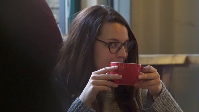 Awkward Coffee-Shop Flirting is Fun смотреть онлайн