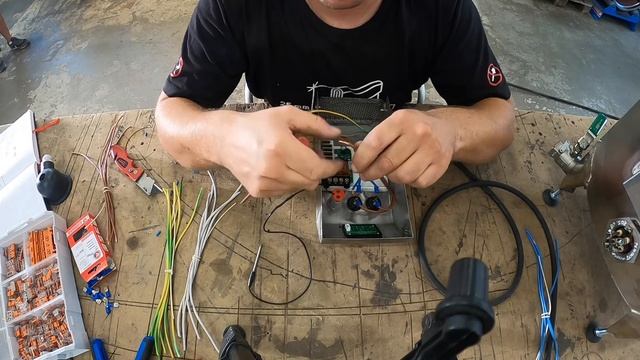 Odc 5 Finalny DIY Zbiornik destylatora z 1mm stali nierdzewnej / podłączenie sterowania (napisy) смотреть онлайн