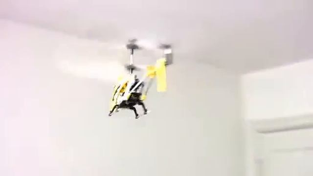 Miniature 3-Channel RC Helicopter смотреть онлайн