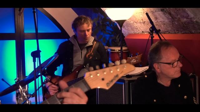 Hallelujah (Leonard Cohen) by Vanessa and Wings (in Hebrew) смотреть онлайн