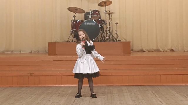 "Ох уж эти гаммы" Варя Карусева (6лет) смотреть онлайн