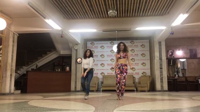 Bachata footwork/ Galay Irina смотреть онлайн
