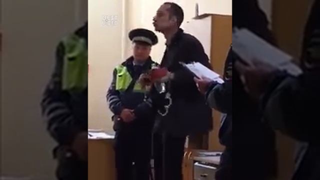 Вокруг одни идиоты смотреть онлайн