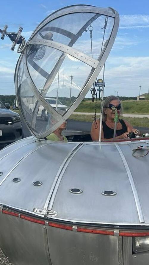 Баба на машине НЛО смотреть онлайн