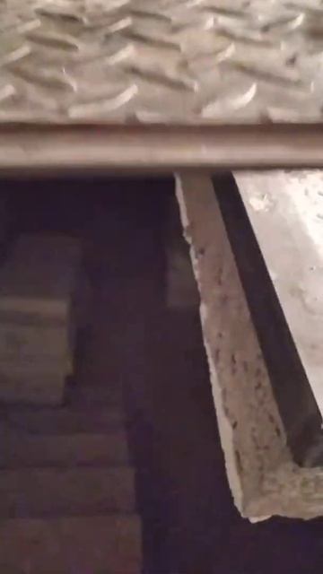 Capac pivniță cu amortizoare смотреть онлайн