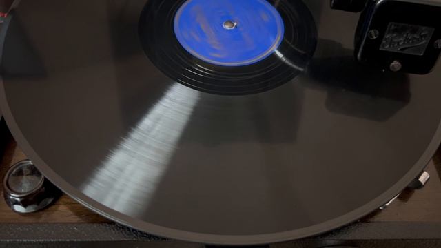 И. Ф. Стравинский «Симфония в трех движениях (частях)» 4 сторона (запись 1946 г.) смотреть онлайн