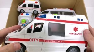 Скорая помощь (миниатюрные машинки) едет по склону! Экстренный тест на бег. С звуком сирены рабочей