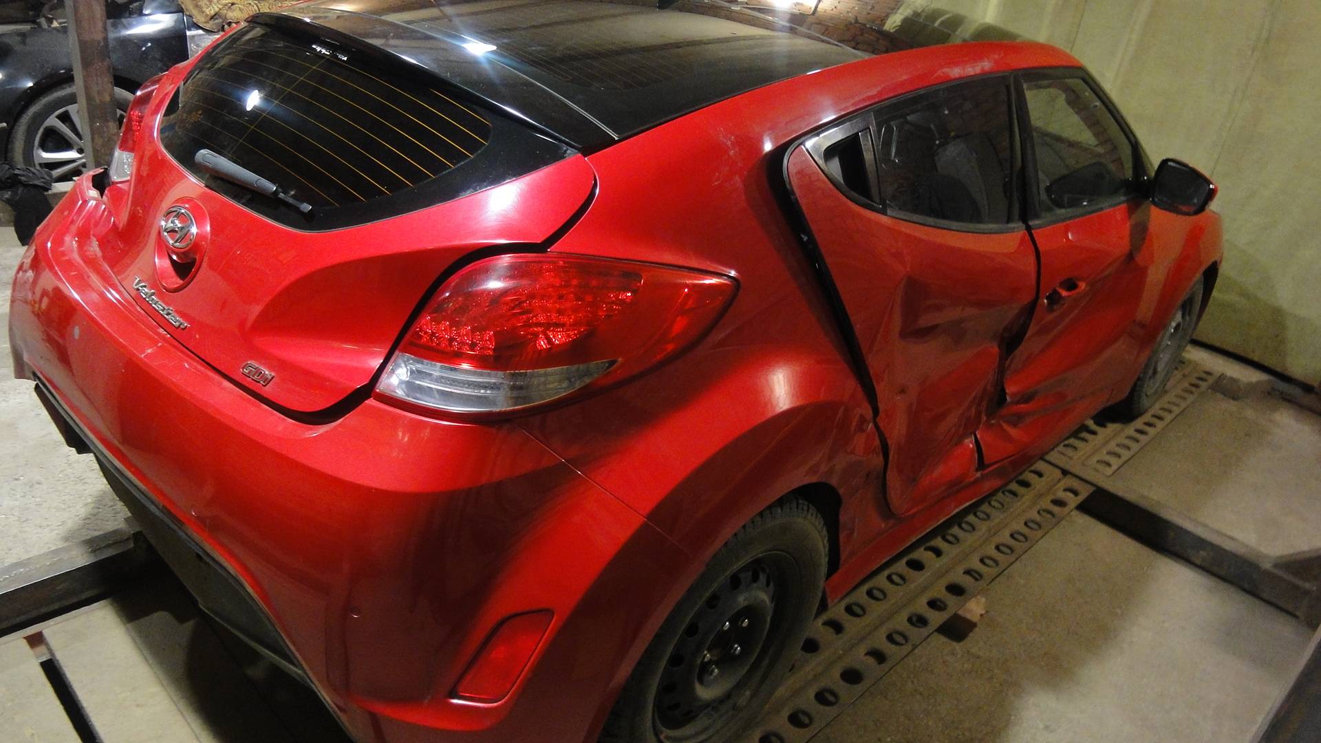 Хендай Велостер.Кузовной ремонт после боковых ударов.Часть1