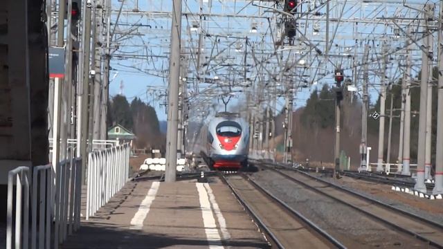 Прибытие Сапсана ЭВС1-15 на ст. Окуловка смотреть онлайн