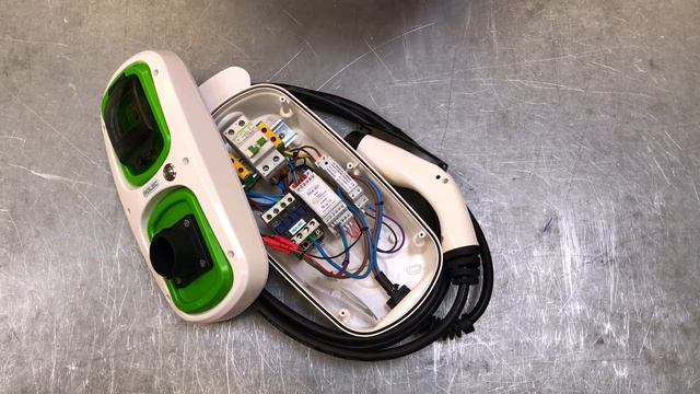eFIXX - Teardown - Whats inside a ROLEC Wallpod electric vehicle charger? (Rolec EV Charger EVSE) смотреть онлайн