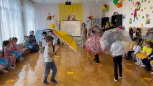 Танец с зонтиками «Улетай туча»
Мальчики.
