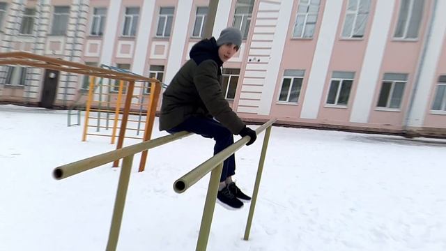 ТОП 10 КРАСИВЫХ И ЛЁГКИХ ЭЛЕМЕНТОВ НА ТУРНИКЕ смотреть онлайн