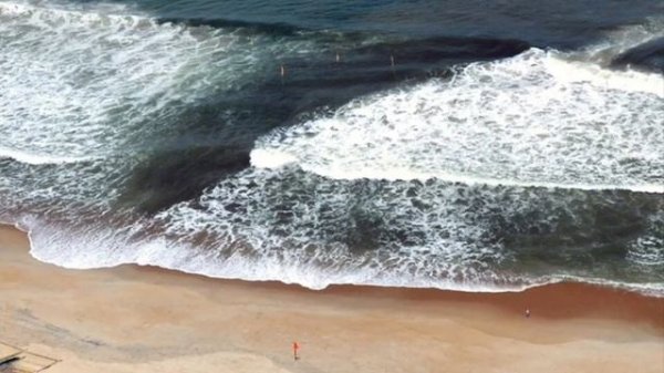 "Почему волны всегда плывут к берегу?"