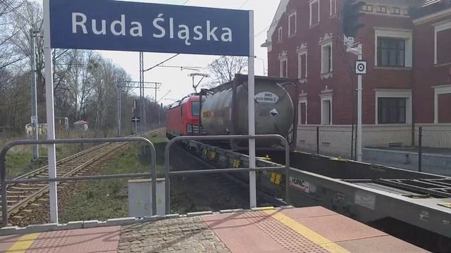 Pociąg towarowy z platformami | 193 374 (X4EA-374 Vectron) DB Cargo AG смотреть онлайн