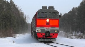 «Половинка» 2ТЭ116-1427 с грузовым поездом