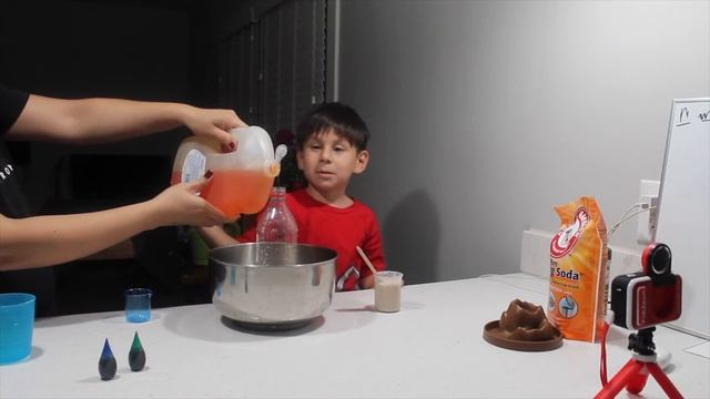 Santi's Science - Elephant Toothpaste смотреть онлайн