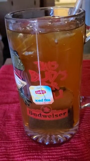 Budweiser Huge Glass with Lipton Ice Tea with Lemon Juice and ice. May 25, 2021. By Susie Gonzalez смотреть онлайн