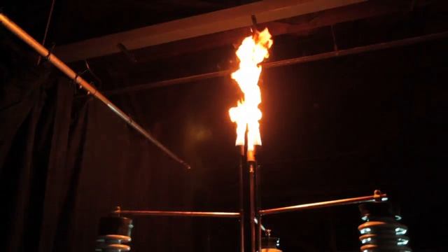 Huge 30,000 watt Jacob's Ladder with Fire смотреть онлайн