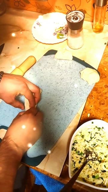 Захожу на кухню, а там... Муж проголодался ��После шести не едим! #пирожкислукомияйцом#мужготовит