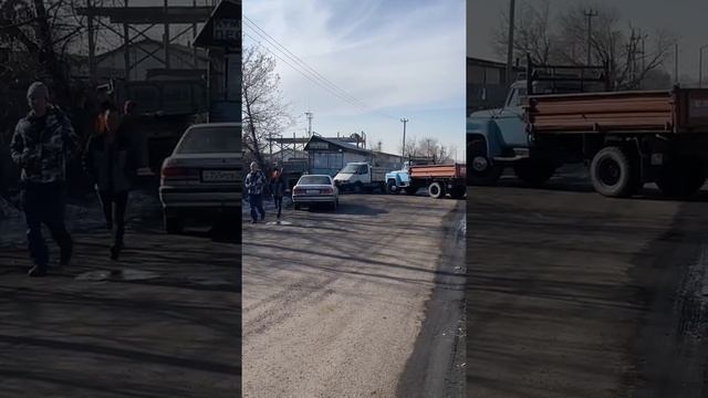 Ночевать в грузовике, чтобы купить уголь или продажа чёрного золота в мешках. Талдыкорган. смотреть онлайн