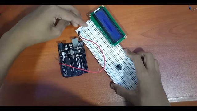 Thermometer using Arduino Uno R3 смотреть онлайн