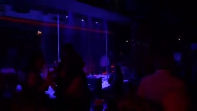 Ночь Хэллоуина в ночном клубе Ливана. смотреть онлайн